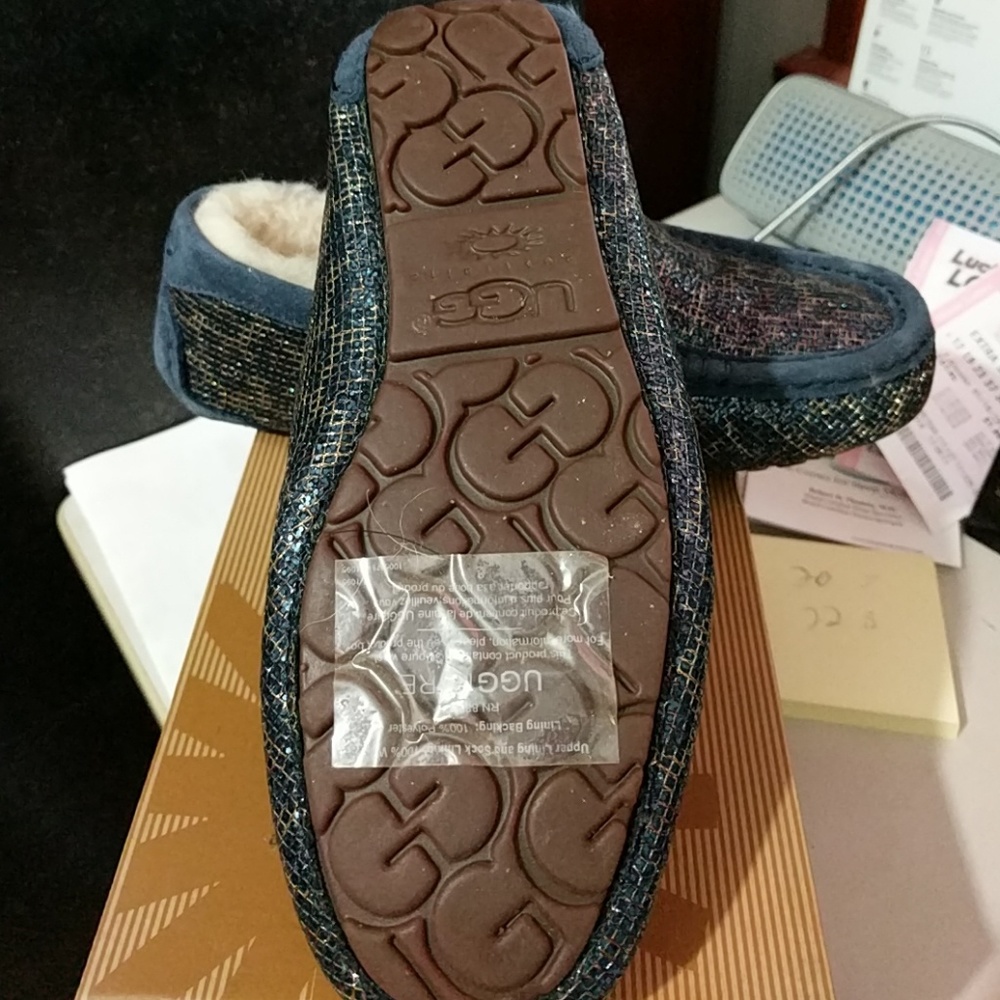 Slippers - Picture 2 of 4